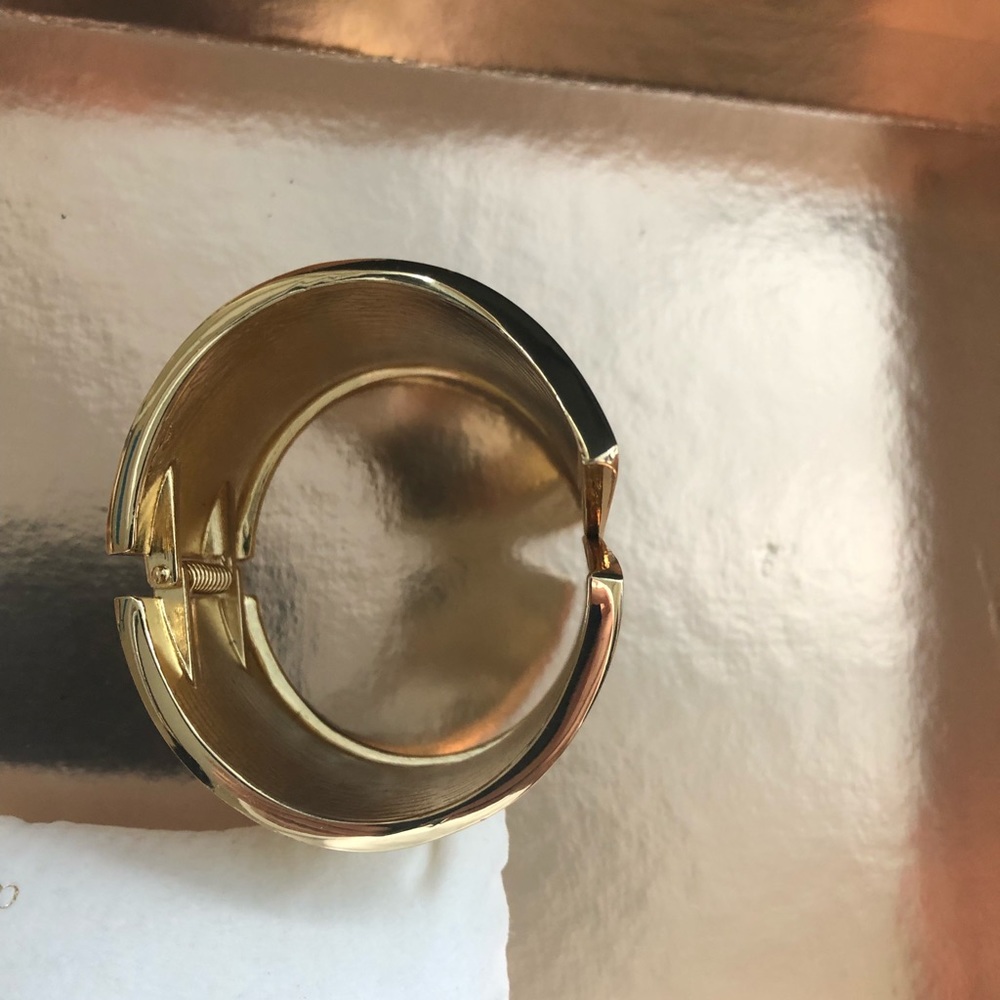 ⚡️Like New Gorgeous Wide Wrist Cuff. Well Made from Strong Non Rusty Metals⚡️ - Picture 3 of 5